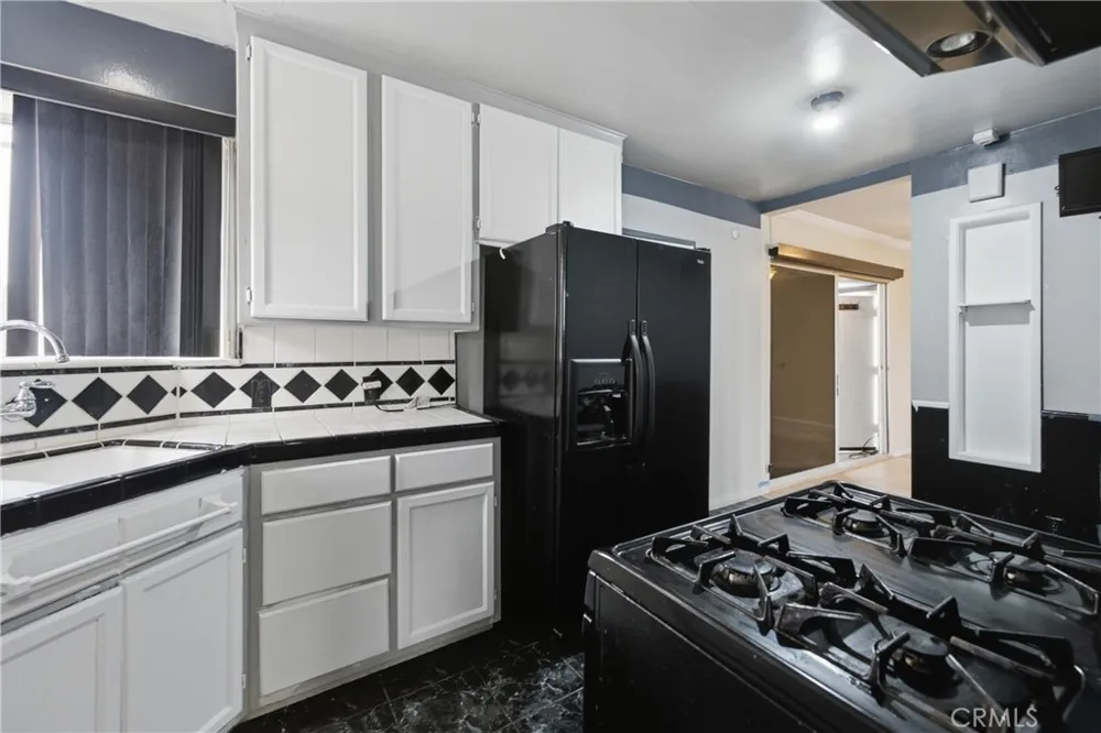 2412 W Tichenor Street Compton, CA 90220