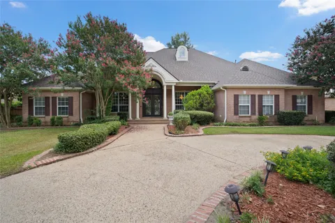 7402 Hollytree Drive