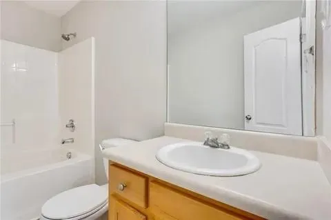 762 Commerce Riverdale, GA 30296