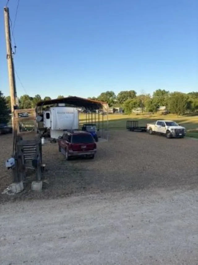 140 Pevahouse Camp Cir Decaturville, TN 38329