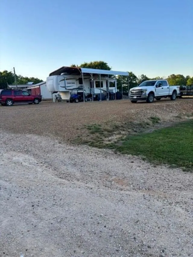140 Pevahouse Camp Cir Decaturville, TN 38329