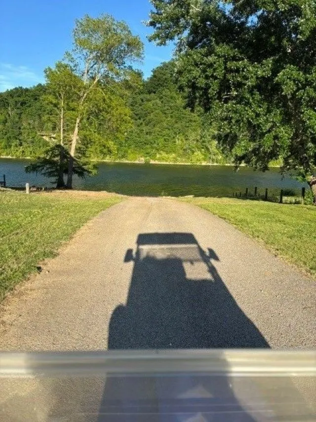 140 Pevahouse Camp Cir Decaturville, TN 38329