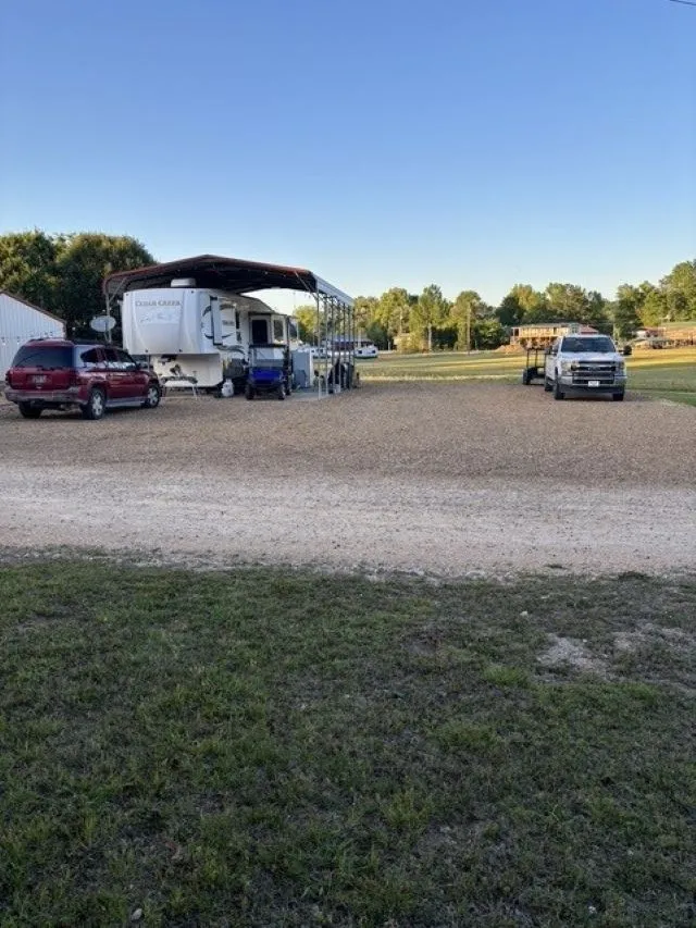140 Pevahouse Camp Cir Decaturville, TN 38329
