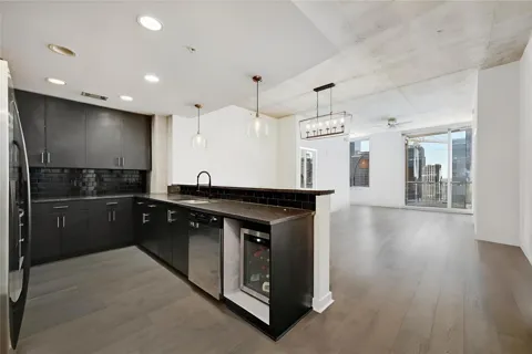360 Nueces Street #1809