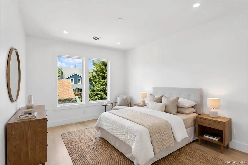 994 Singleton Avenue Woodmere, NY 11598
