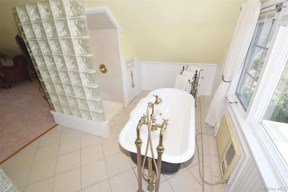 4144 Westmoreland Street Little Neck, NY 11363