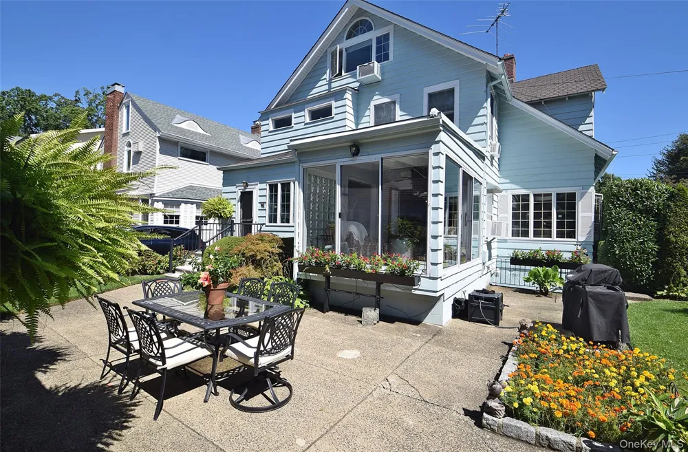 4144 Westmoreland Street Little Neck, NY 11363