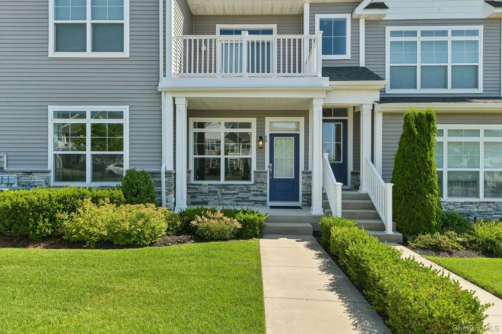40 Grace Hall Lane Yaphank, NY 11980