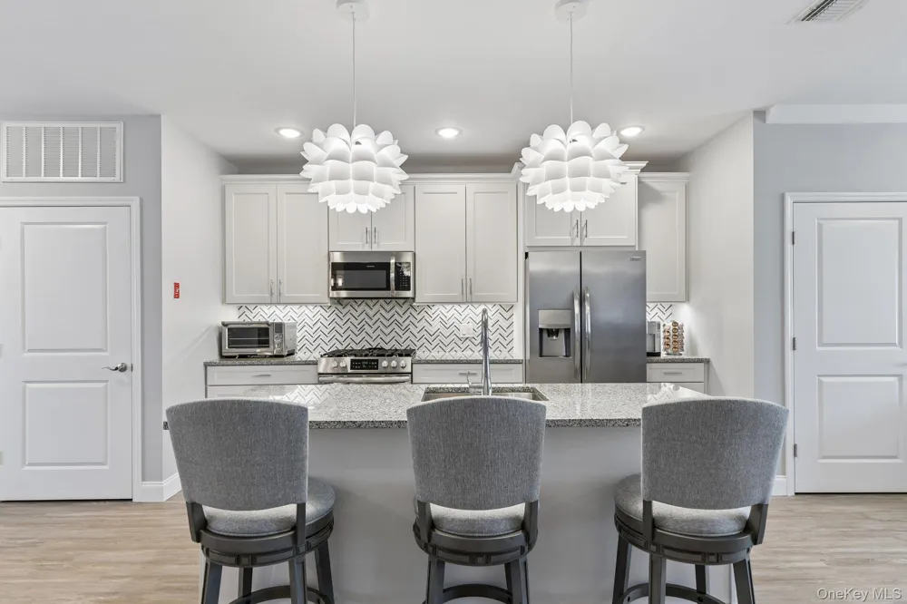40 Grace Hall Lane Yaphank, NY 11980