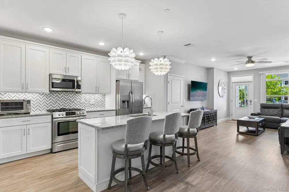 40 Grace Hall Lane Yaphank, NY 11980