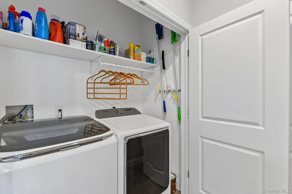 40 Grace Hall Lane Yaphank, NY 11980