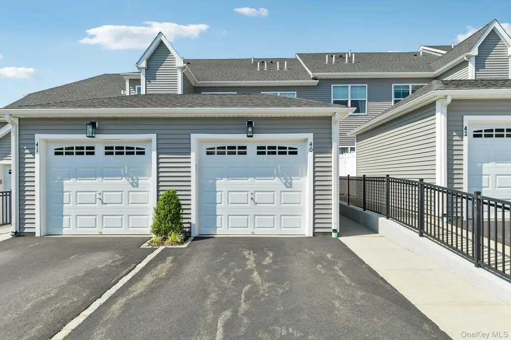 40 Grace Hall Lane Yaphank, NY 11980