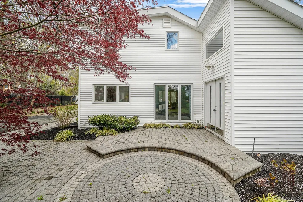 61 Park Avenue Blue Point, NY 11715