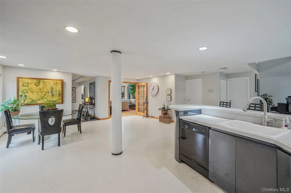 61 Park Avenue Blue Point, NY 11715