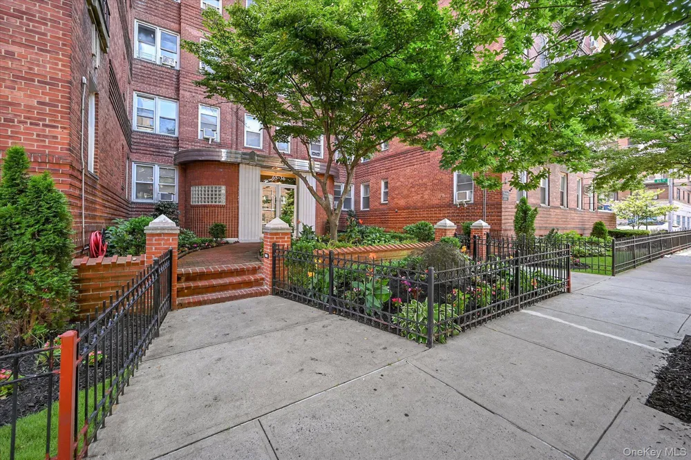 6536 Wetherole Street #608 Rego Park, NY 11374