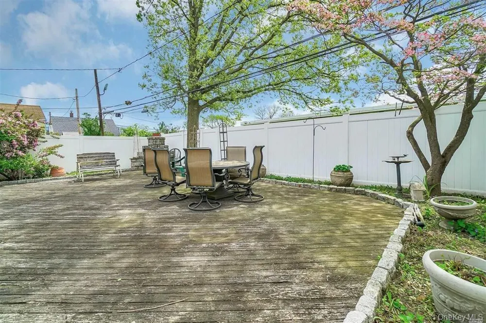 30 Book Lane Levittown, NY 11756