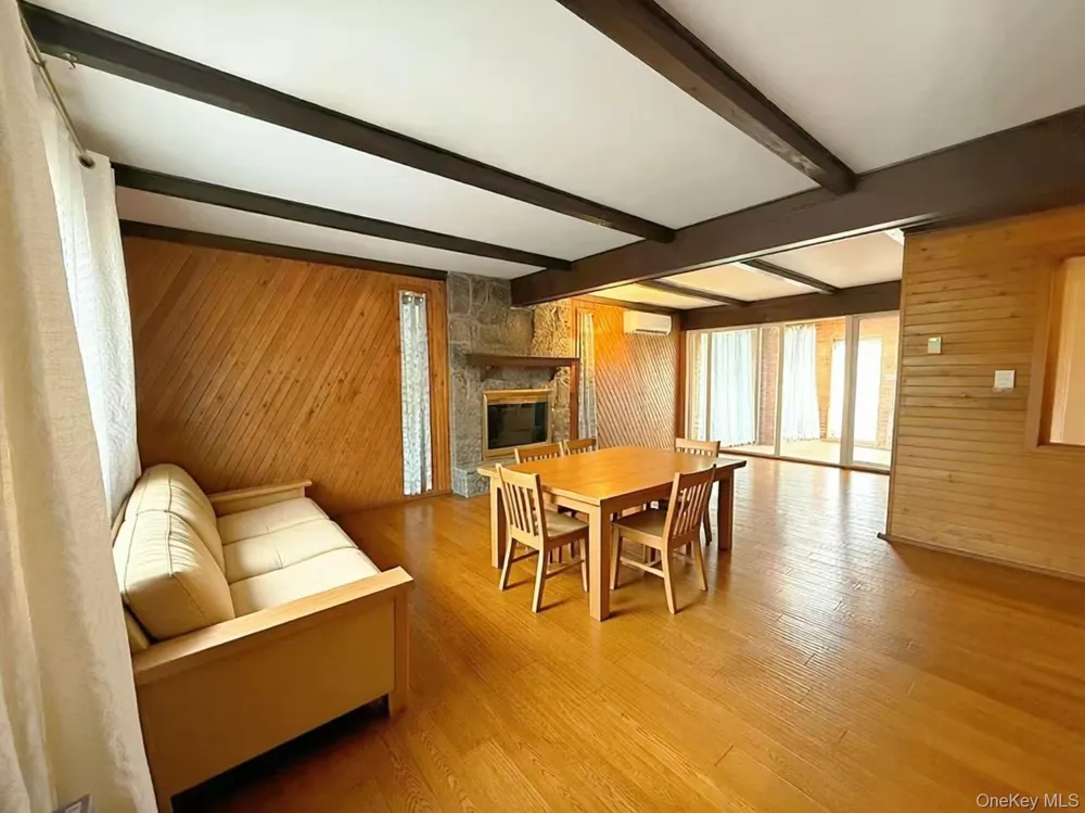 30 Book Lane Levittown, NY 11756