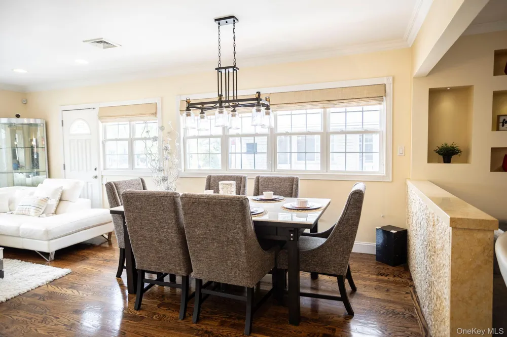 198-31 Pompeii Avenue Holliswood, NY 11423