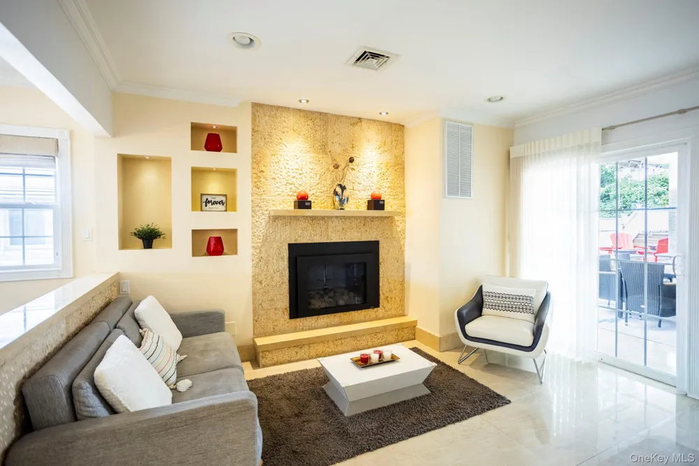 198-31 Pompeii Avenue Holliswood, NY 11423