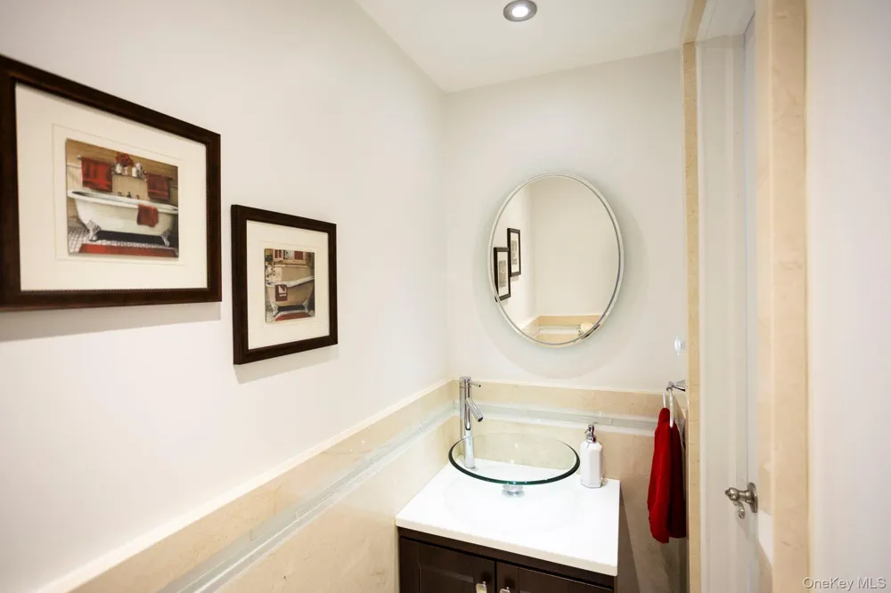 198-31 Pompeii Avenue Holliswood, NY 11423