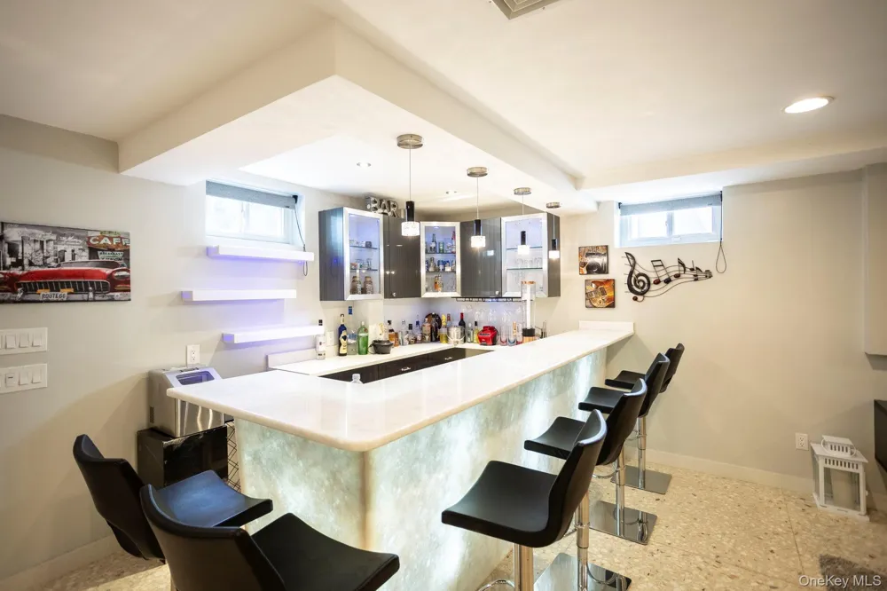 198-31 Pompeii Avenue Holliswood, NY 11423