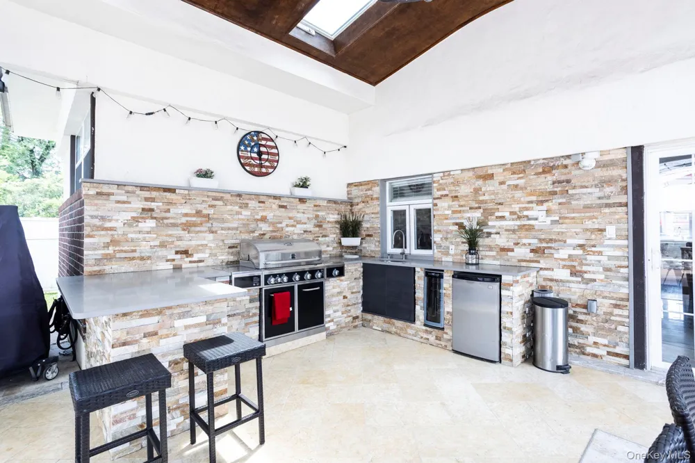 198-31 Pompeii Avenue Holliswood, NY 11423