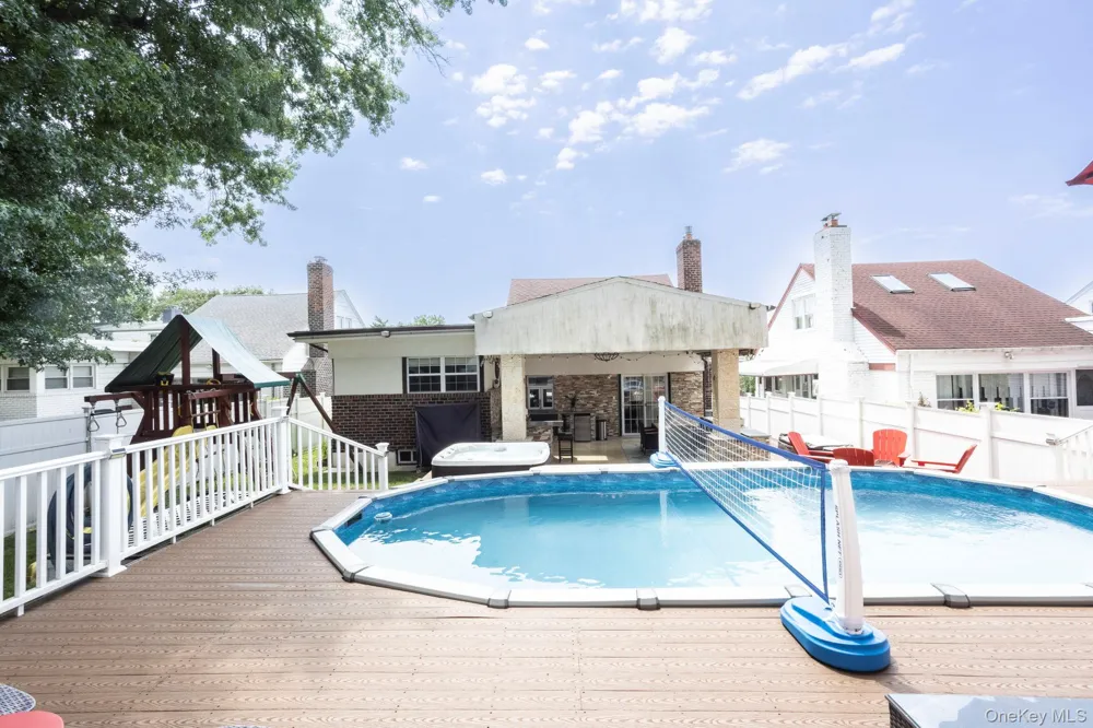 198-31 Pompeii Avenue Holliswood, NY 11423