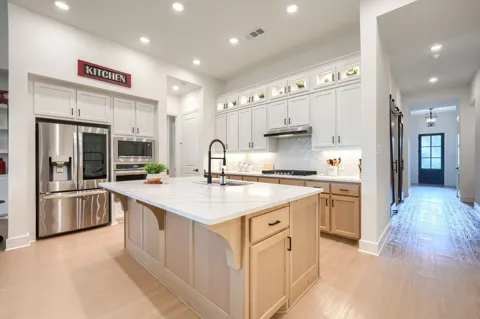 1930 Benedetto Way