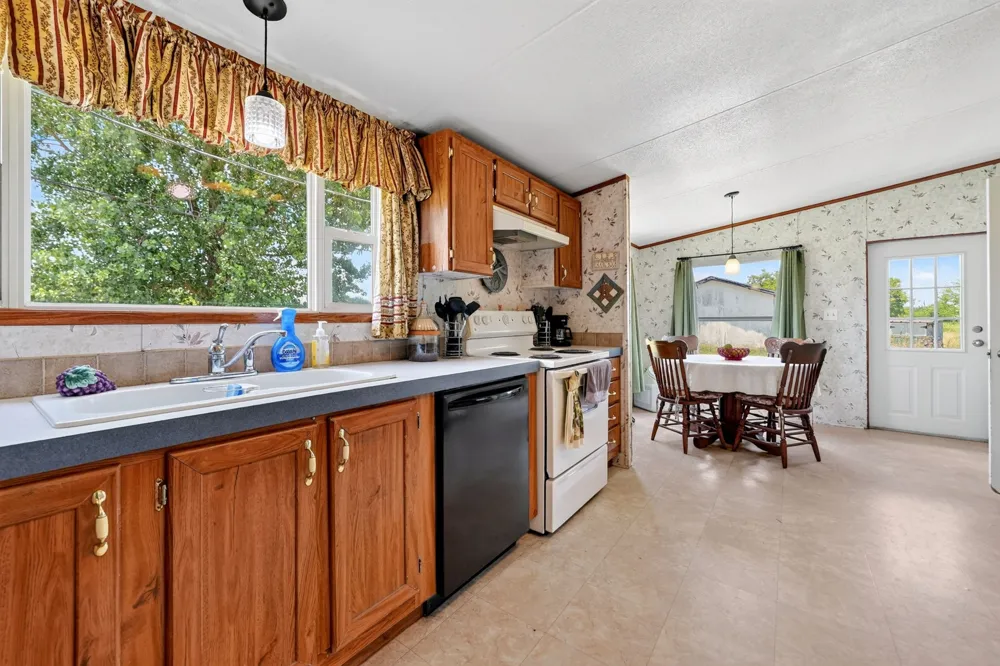 8900 Crestview Estate Road Quinlan, TX 75474