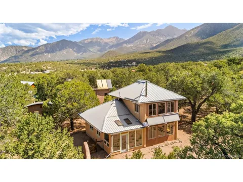 2108 Lone Pine Way