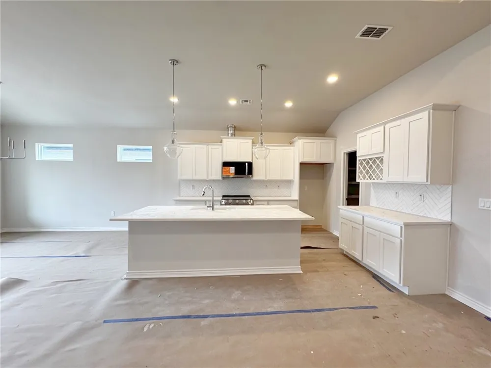 2104 Fury Portland, TX 78374