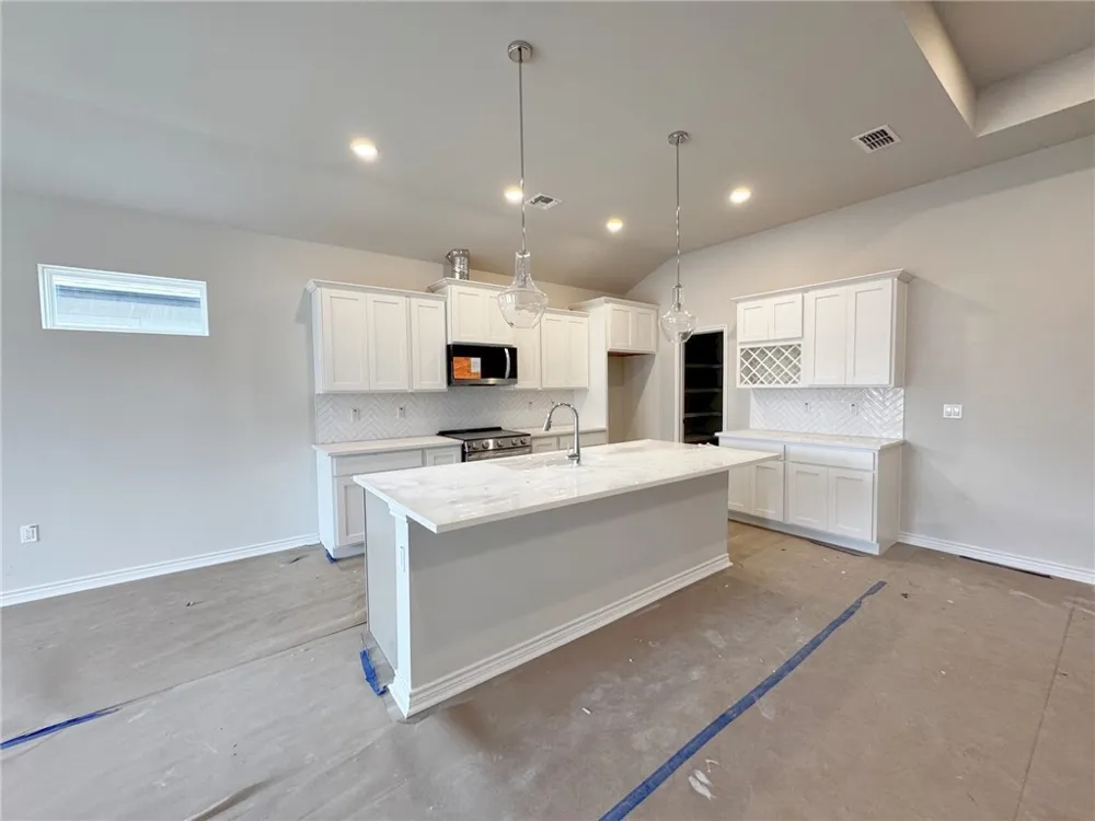 2104 Fury Portland, TX 78374