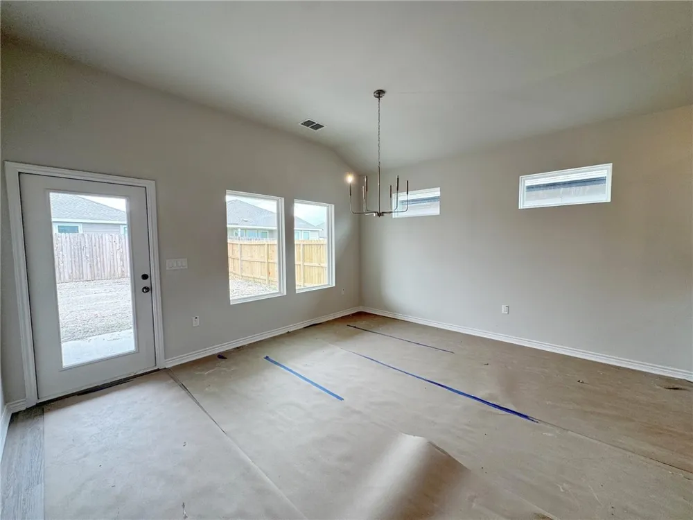 2104 Fury Portland, TX 78374