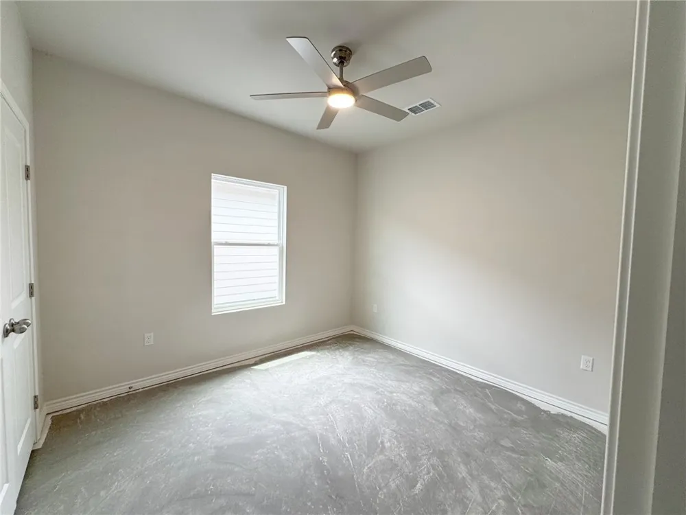 2104 Fury Portland, TX 78374