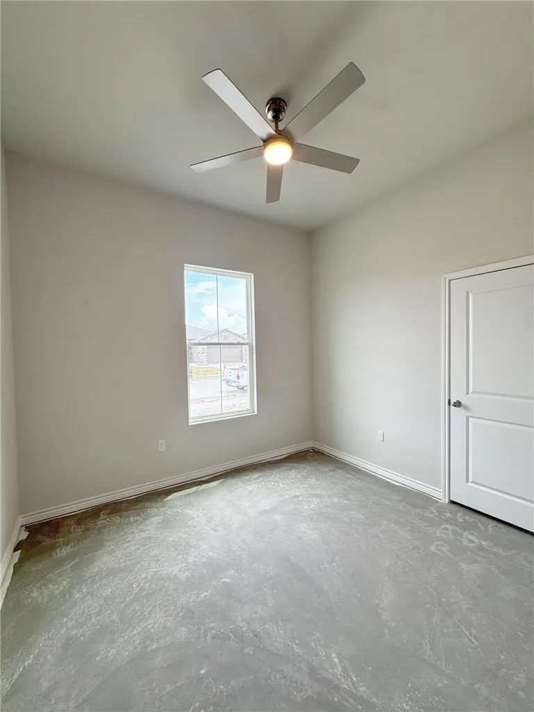 2104 Fury Portland, TX 78374