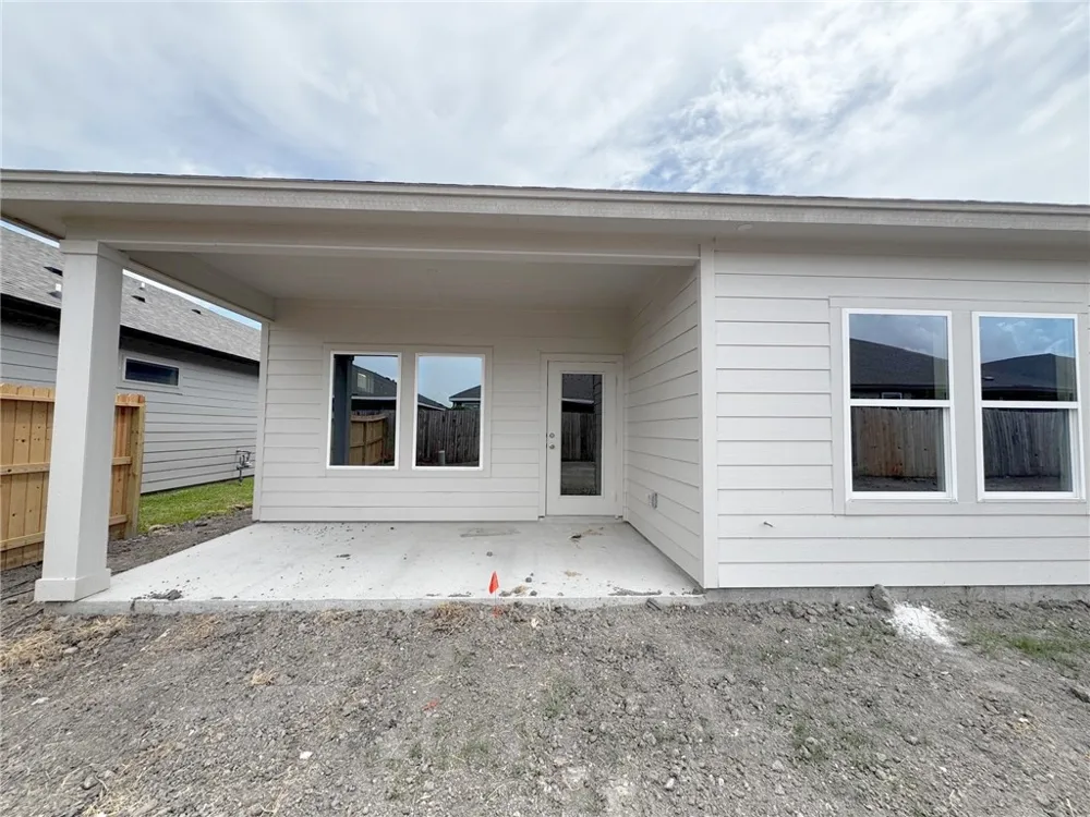 2104 Fury Portland, TX 78374