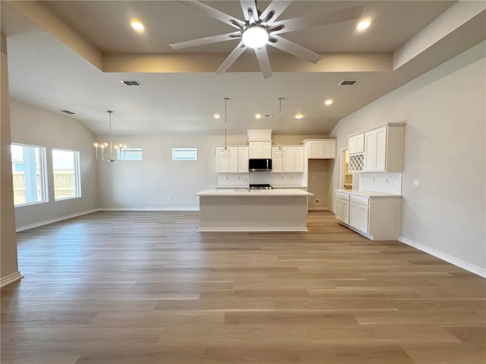 2104 Fury Portland, TX 78374