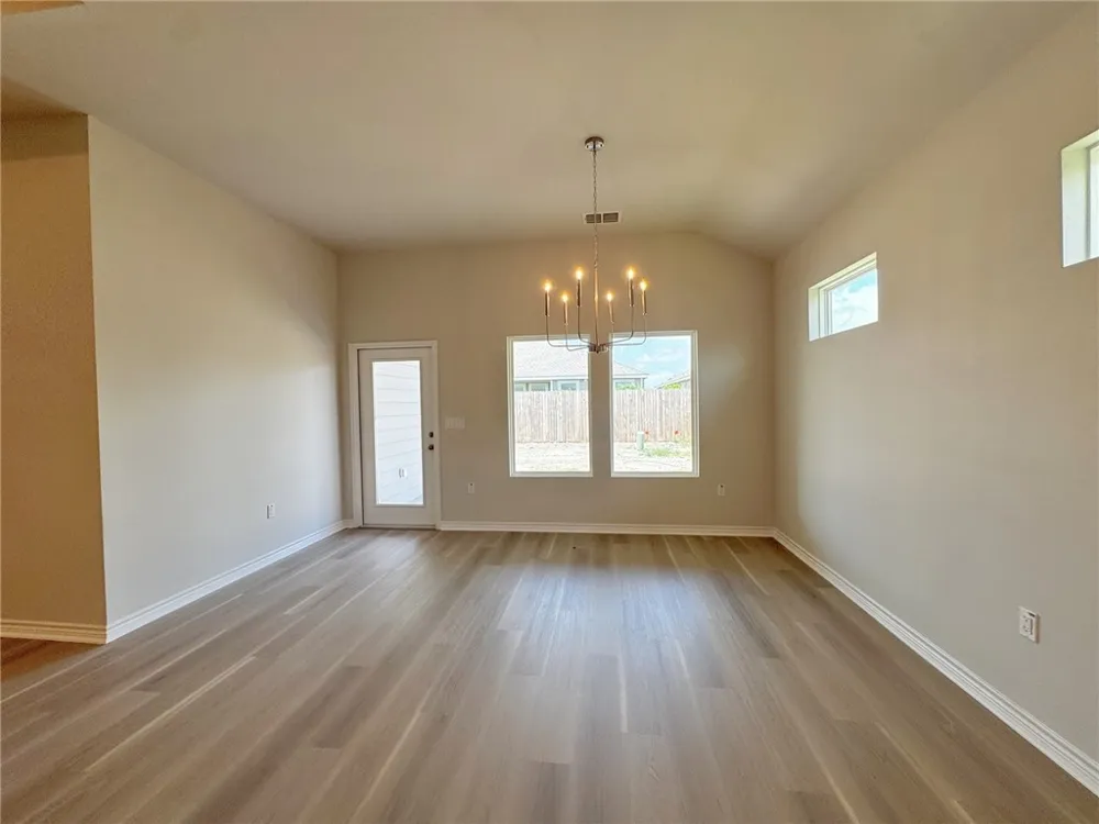 2104 Fury Portland, TX 78374