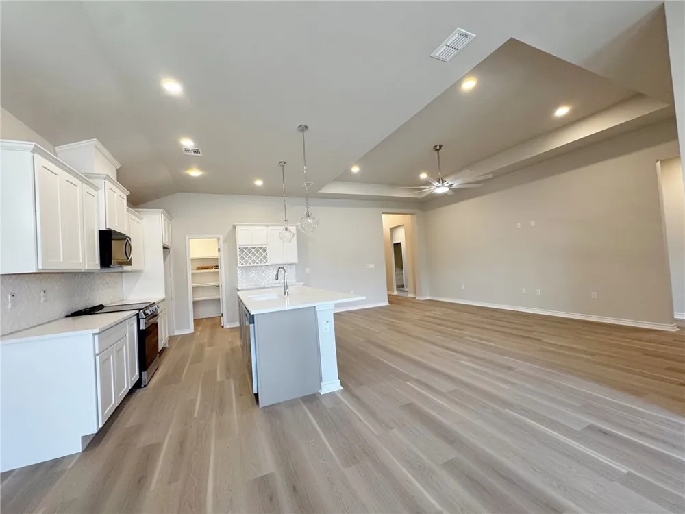 2104 Fury Portland, TX 78374
