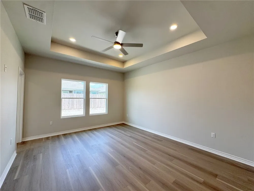 2104 Fury Portland, TX 78374