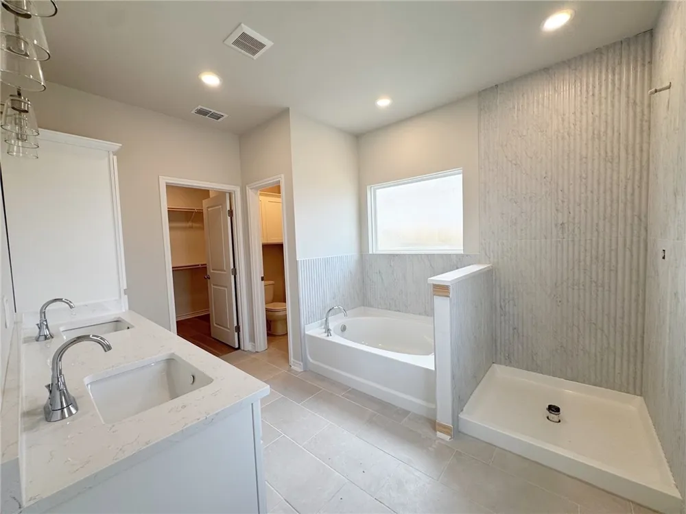 2104 Fury Portland, TX 78374