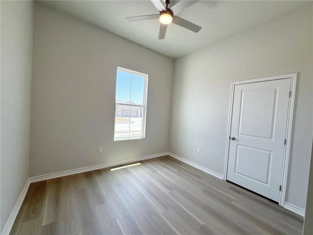2104 Fury Portland, TX 78374