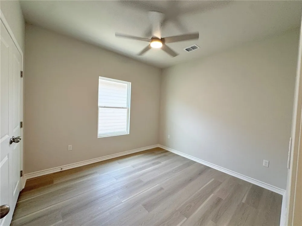 2104 Fury Portland, TX 78374