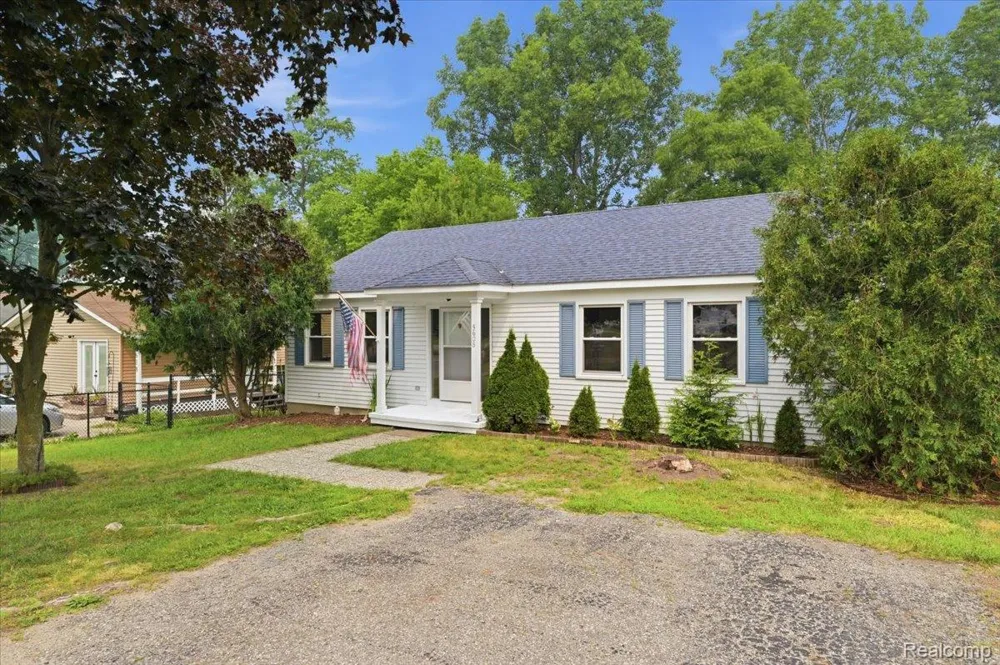 5608 Clinton River Drive Waterford Charter Township, MI 48327