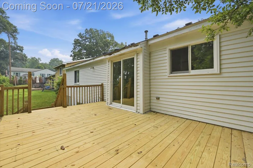 5608 Clinton River Drive Waterford Charter Township, MI 48327