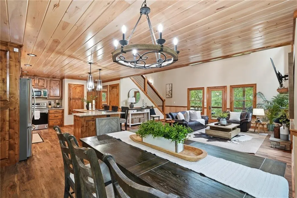 4687 Murphy Highway Mineral Bluff, GA 30559