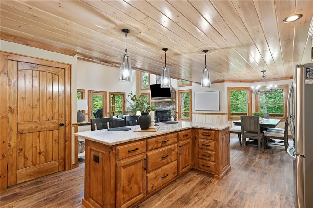 4687 Murphy Highway Mineral Bluff, GA 30559