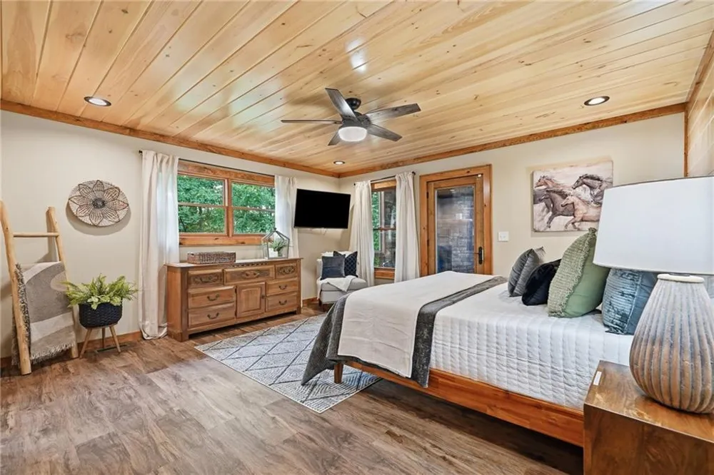 4687 Murphy Highway Mineral Bluff, GA 30559