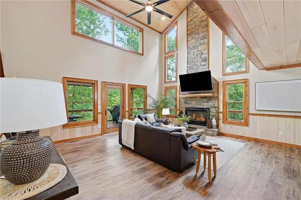 4687 Murphy Highway Mineral Bluff, GA 30559