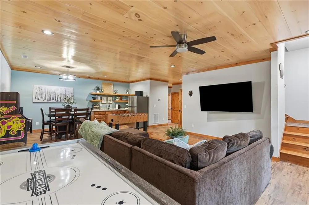 4687 Murphy Highway Mineral Bluff, GA 30559